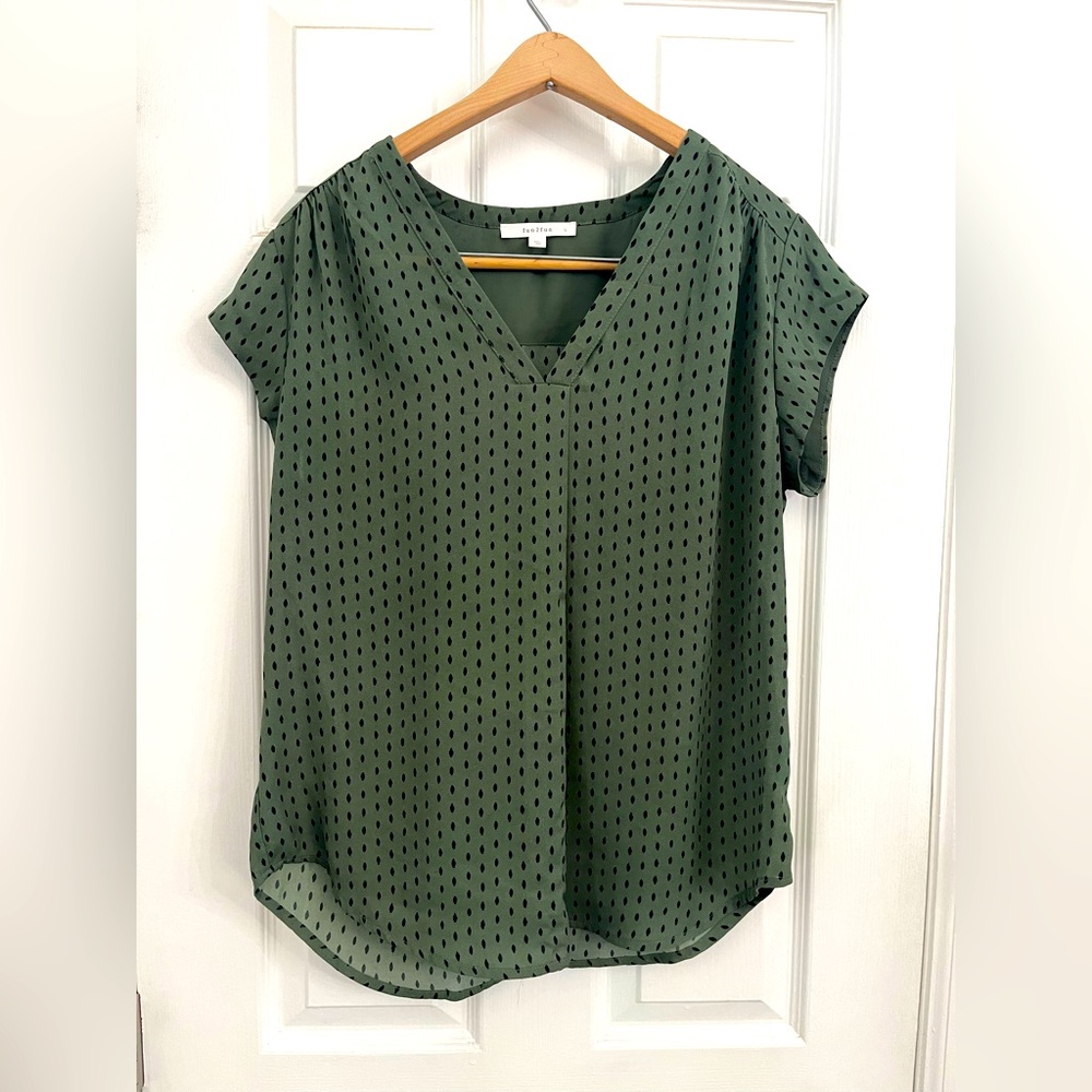 Fun2Fun “Lillian V” Women’s top Size Large